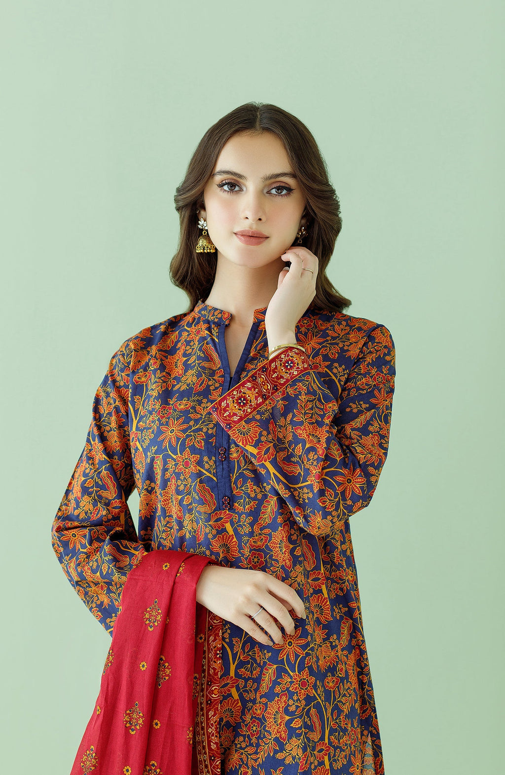 Orient 🌸
Unstitched Printed Lawn 3 Piece Suit