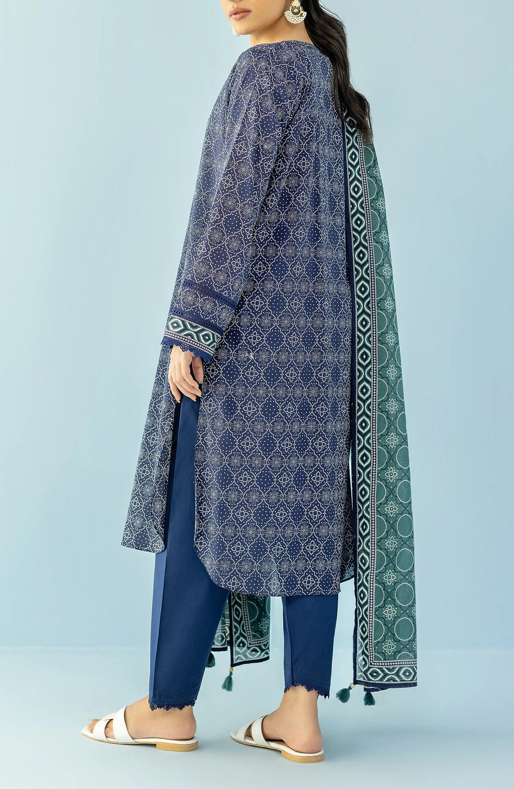 Orient 🌸
Unstitched Printed Lawn 3 Piece Suit