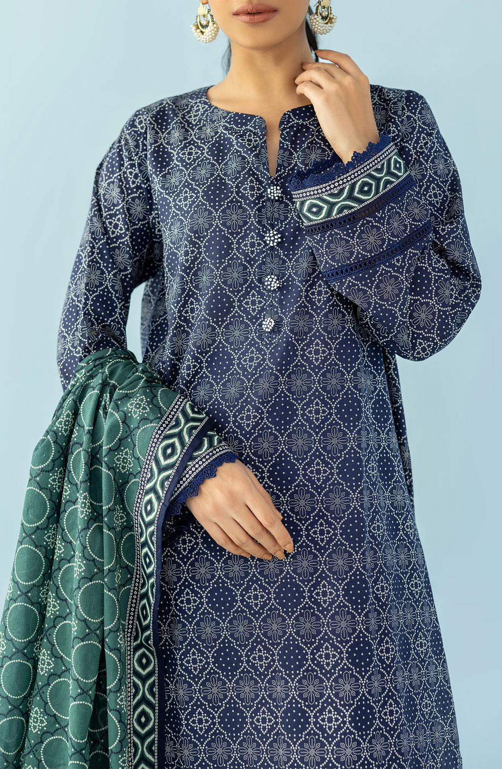 Orient 🌸
Unstitched Printed Lawn 3 Piece Suit