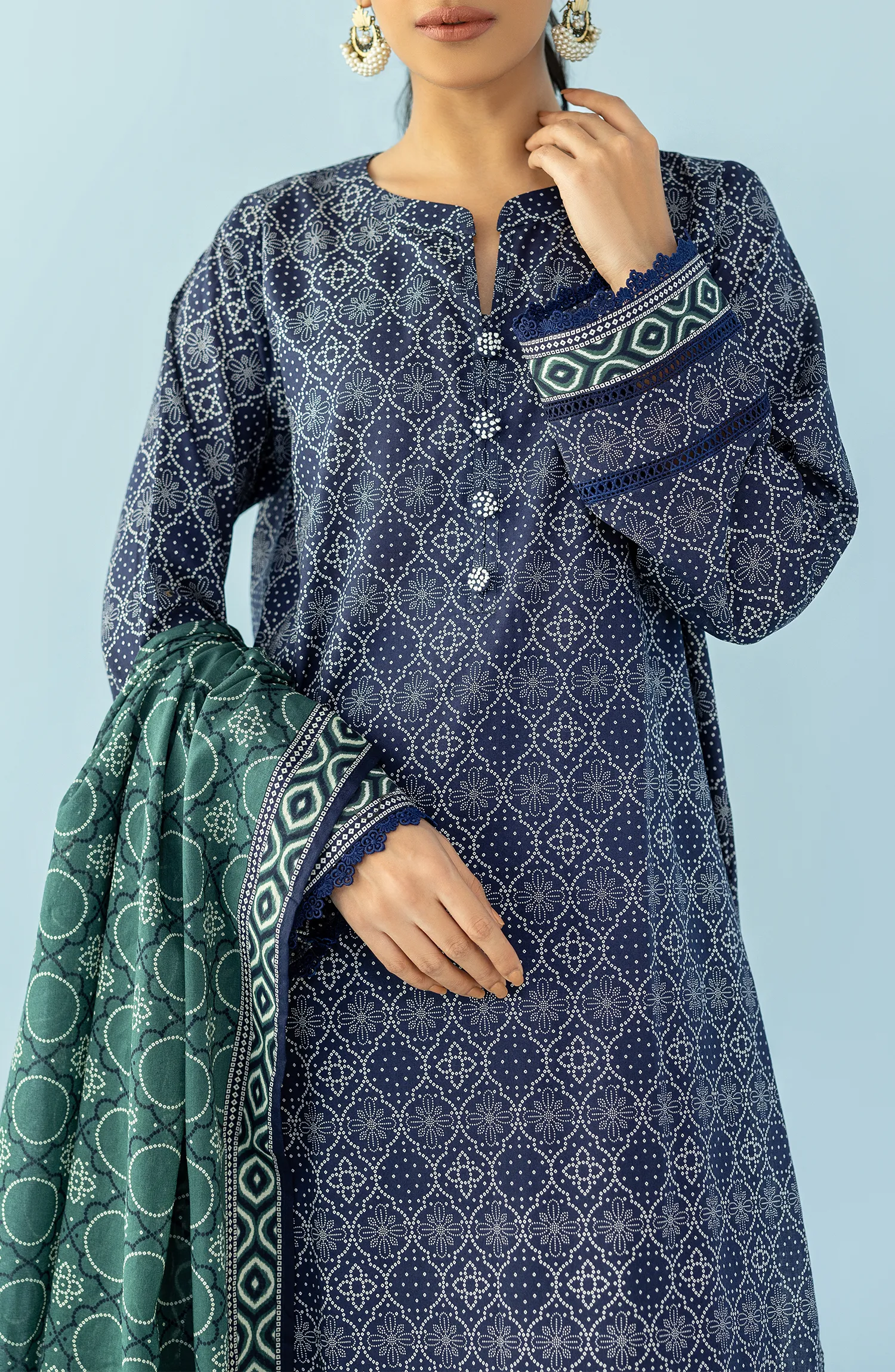 Orient 🌸
Unstitched Printed Lawn 3 Piece Suit
