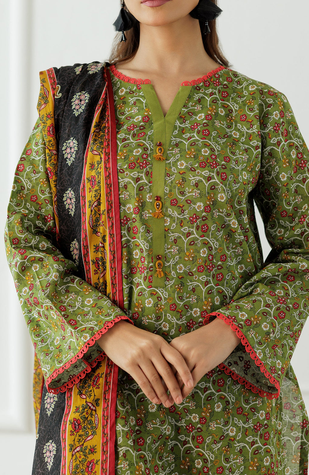 Orient 🌸
Unstitched Printed Lawn 3 Piece Suit