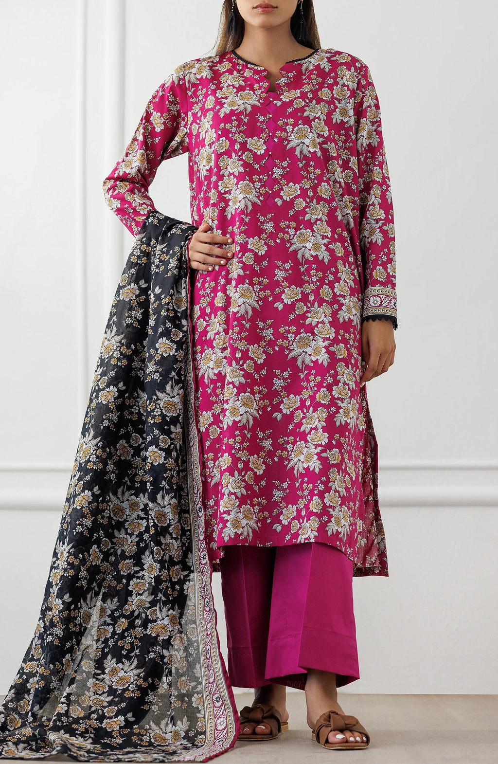 Orient 🌸
Unstitched Printed Lawn 3 Piece Suit