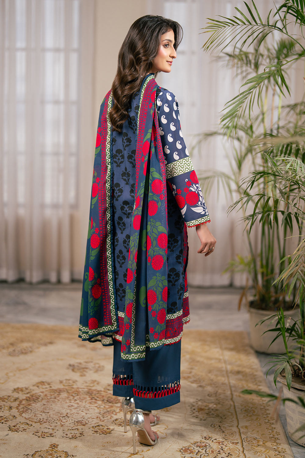 Gul Ahmed 3PC Printed Cross Hatch Lawn Suit