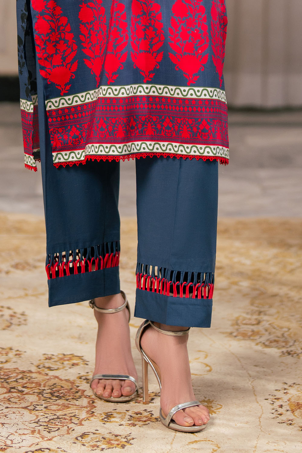 Gul Ahmed 3PC Printed Cross Hatch Lawn Suit