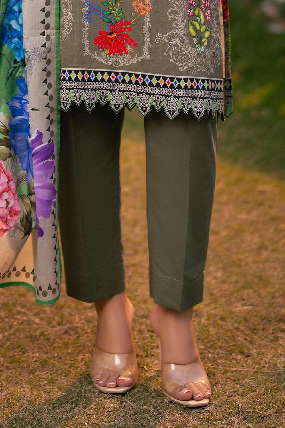 Gul Ahmed 3PC Printed Cross Hatch Lawn Suit