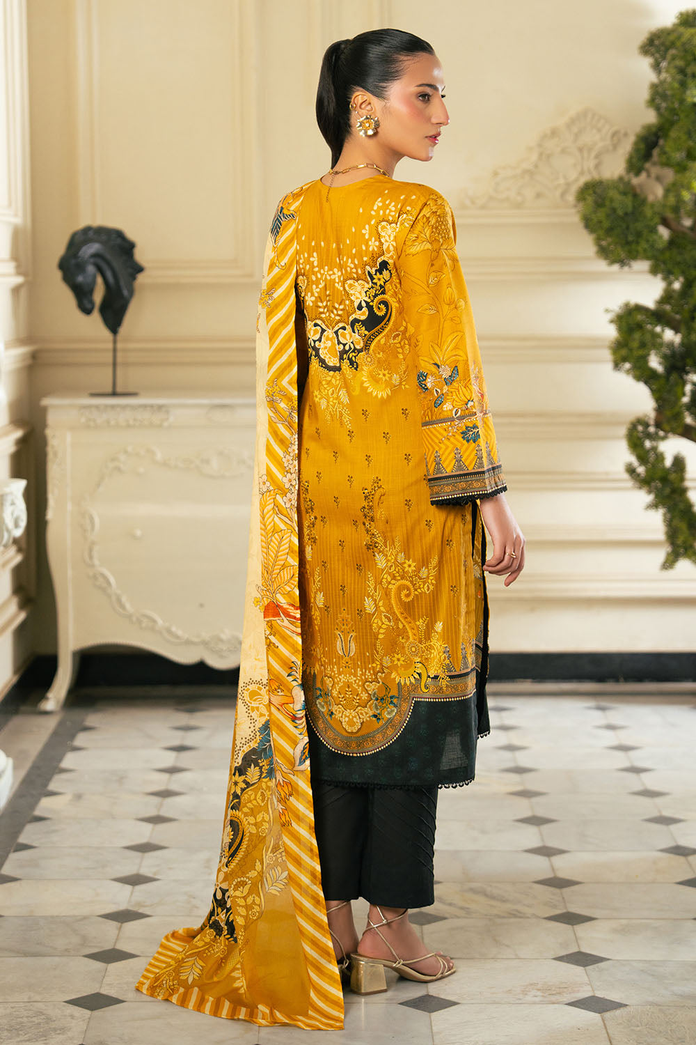 Gul Ahmed 3PC Printed Cross Hatch Lawn Suit
