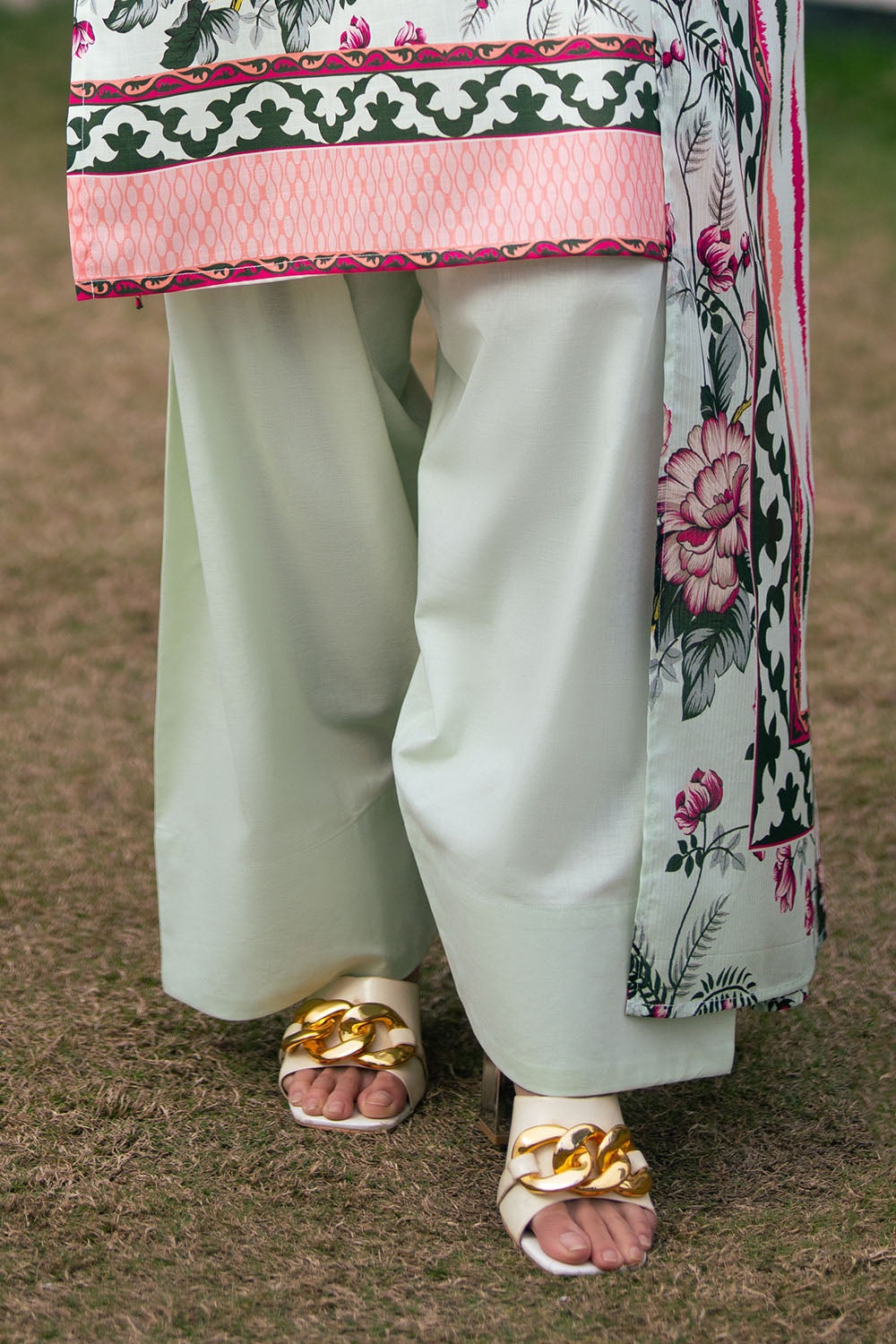 Gul Ahmed 3PC Printed Cross Hatch Lawn Suit