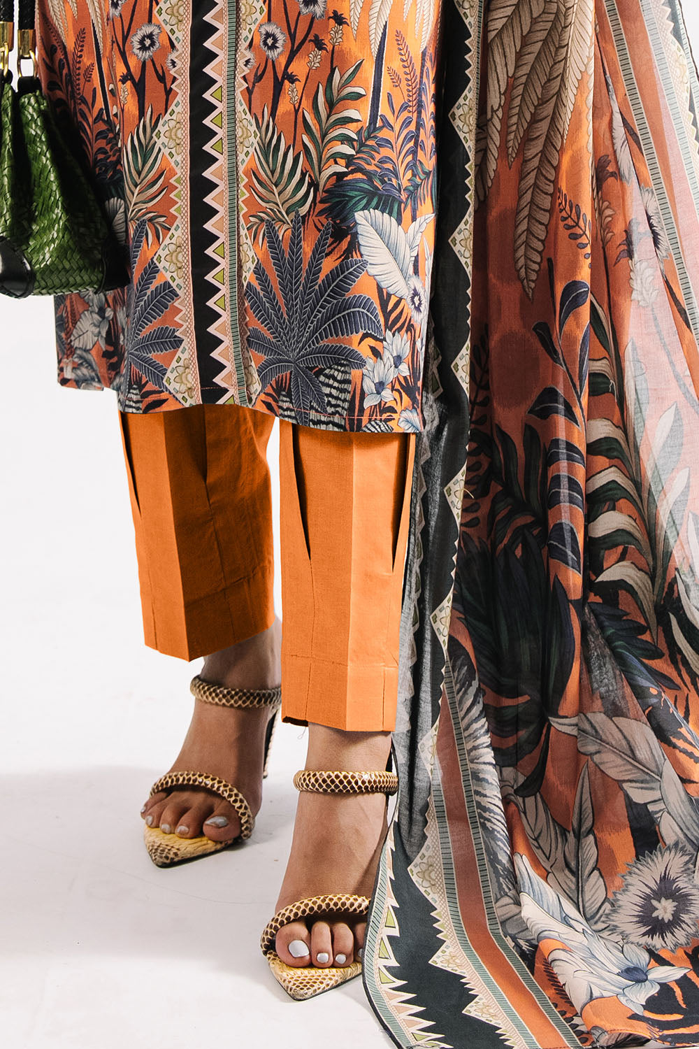 Agha Noor 3PC Printed Lawn Suit with Dupatta