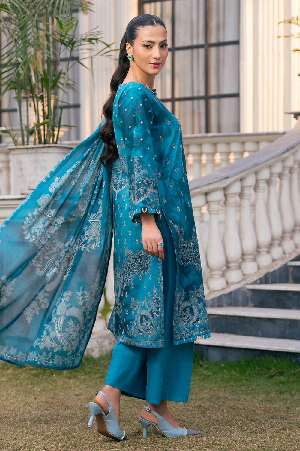 Gul Ahmed 3PC Printed Cross Hatch Lawn Suit