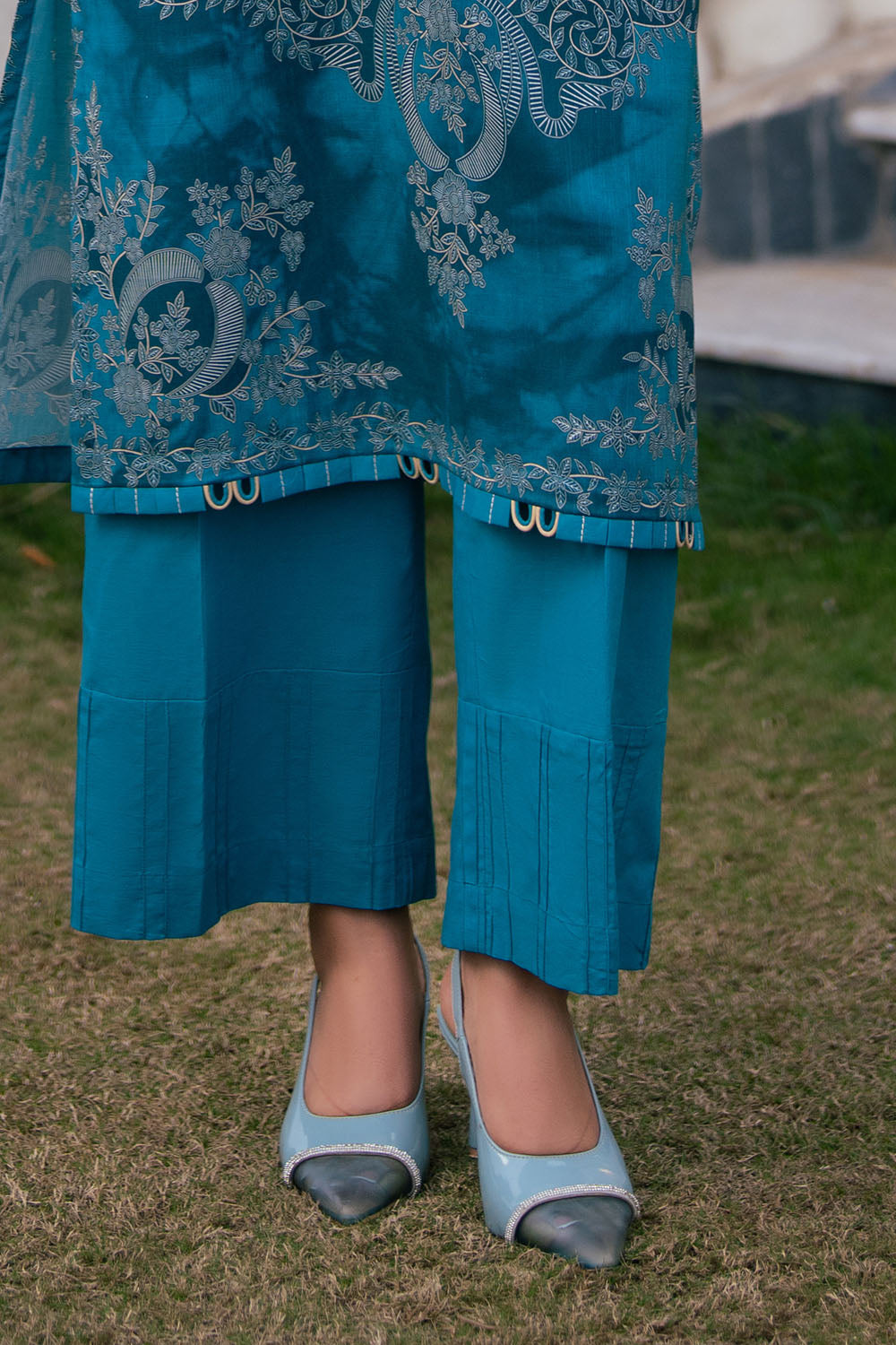 Gul Ahmed 3PC Printed Cross Hatch Lawn Suit